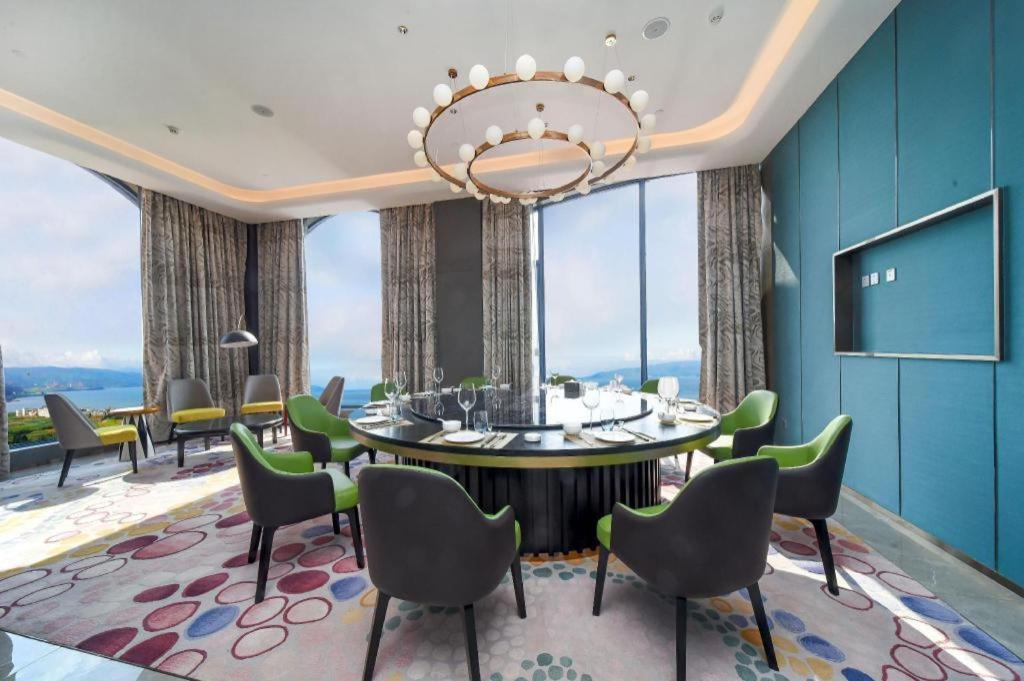 Dolphin Bay Hotel Kunming Exterior photo
