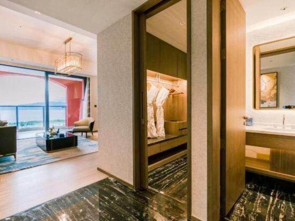 Dolphin Bay Hotel Kunming Exterior photo
